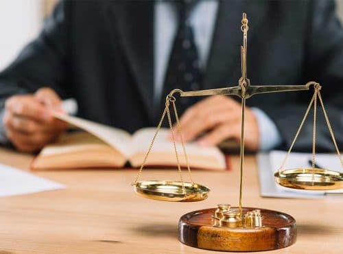 AS TAXAS DE JUROS NO BRASIL E A INADIMPLÊNCIA